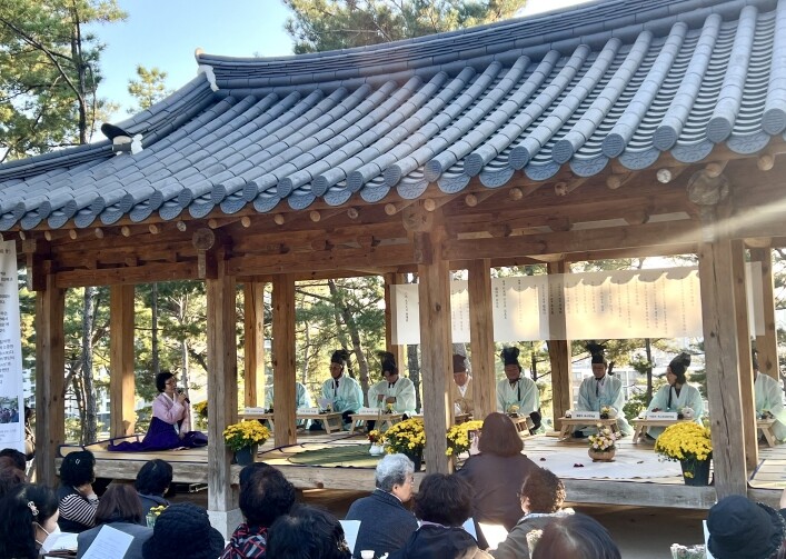 국화 향기 머무는 원모재, 전통의 숨...