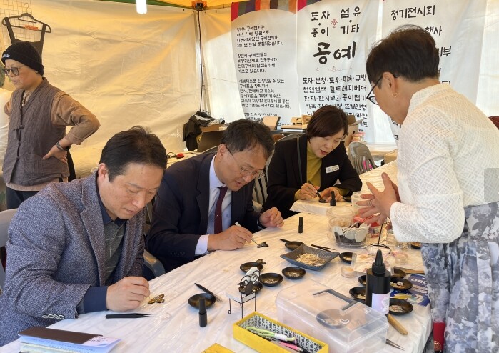 창원특례시 경제일자리국장, ‘국화 담...