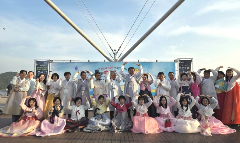 창원시 부림시장 한복, 국화축제장서 ...