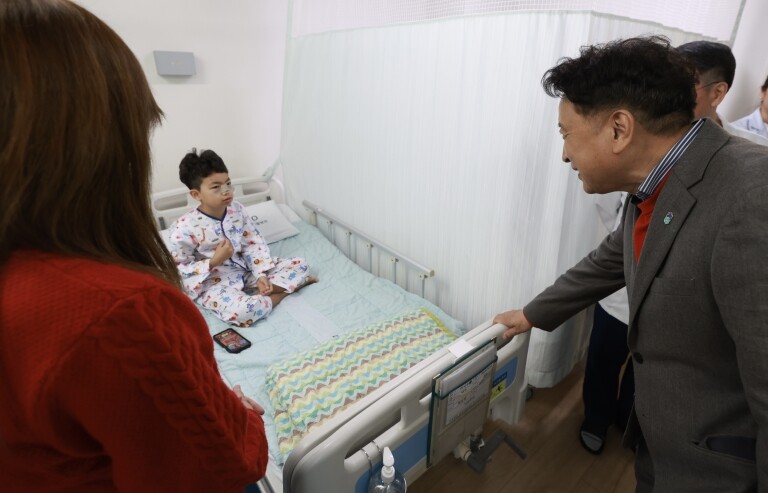 김영환 지사, 의료비후불제 신청가정 ...