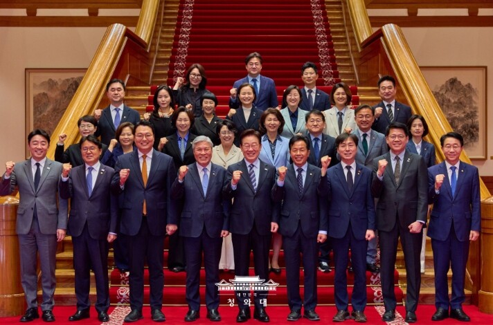 이재명 대통령, 비교섭단체 및 무소속 국회의원 초청 오찬 간담회